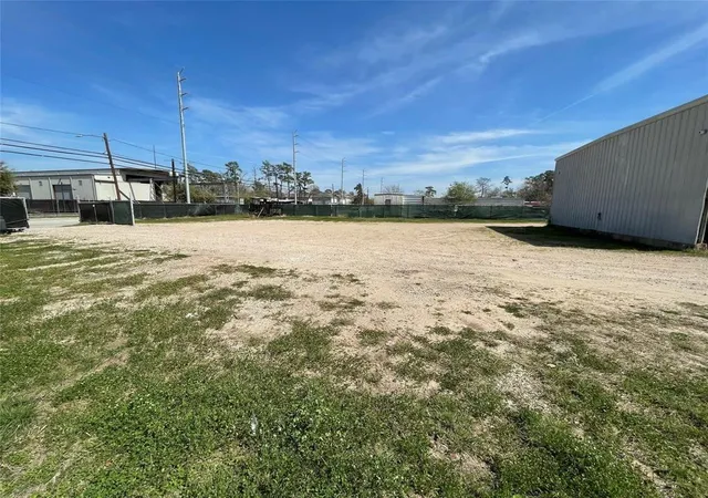 Photo 2 of Land for sale at 3502 Pinemont Dr, Houston, TX 77018 | MLS# 15580070 | Listing updated on 2026-08-27