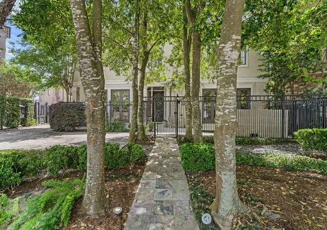 Homes for sale in Houston, TX | 30 Hackberry Ln #A, Houston, TX 77027 | MLS# 29064496