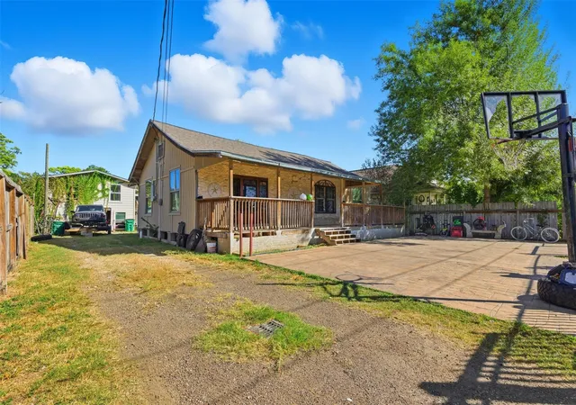 3rd image of 2017 Sadler St, Houston, TX 77093 | MLS# 40640628