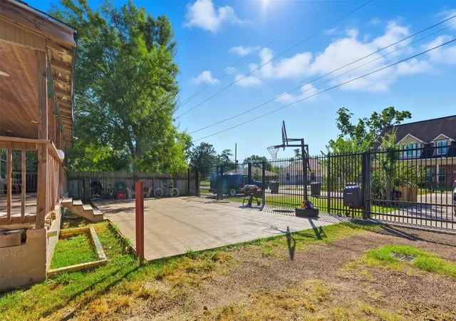 4th image of 2017 Sadler St, Houston, TX 77093 | MLS# 40640628