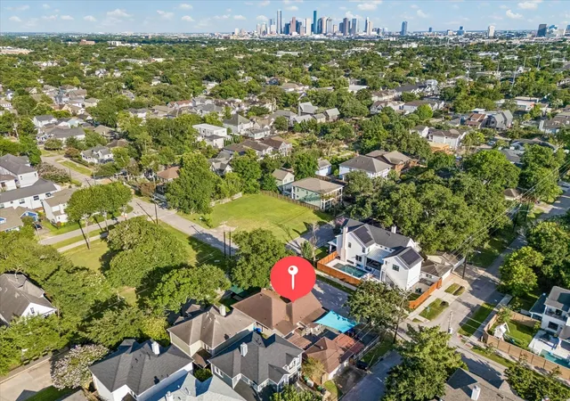 Photo 2 of Sale Pending at 1501 Herkimer St, Houston, TX 77008 | MLS# 21940393 | Listing updated on 2026-08-14