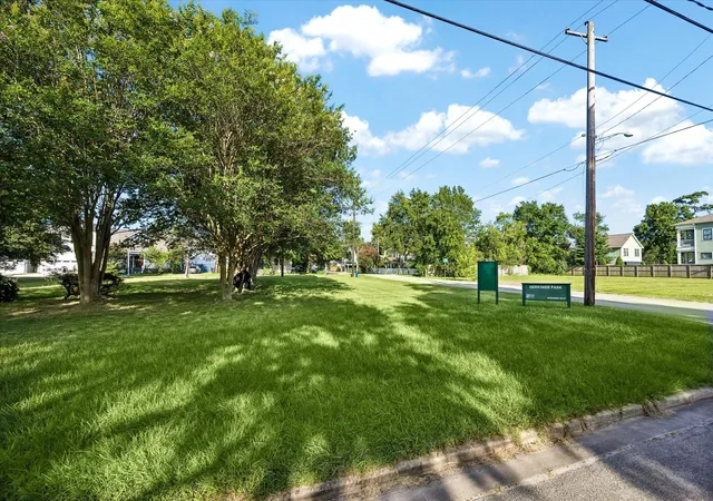 Photo 3 of Sale Pending at 1501 Herkimer St, Houston, TX 77008 | MLS# 21940393 | Listing updated on 2026-08-14