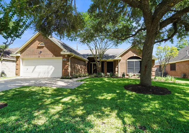 1st image of 2711 N Peach Hollow Cir, Pearland, TX 77584 | MLS# 87497587