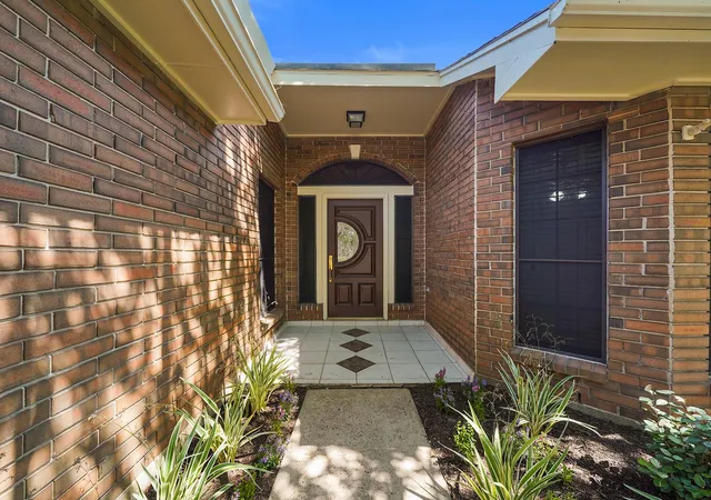 2nd image of 2711 N Peach Hollow Cir, Pearland, TX 77584 | MLS# 87497587