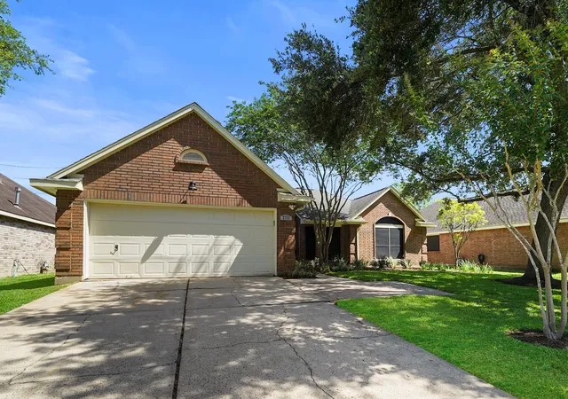 36th image of 2711 N Peach Hollow Cir, Pearland, TX 77584 | MLS# 87497587