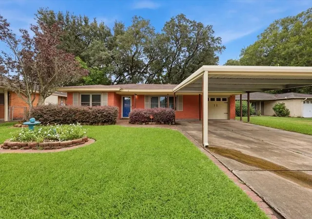 1st image of 627 Crepe Myrtle Ave, Orange, TX 77630 | MLS# 22825422