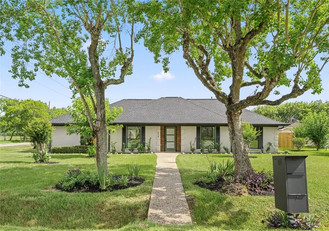 Homes for sale in League City, TX | 698 Orange Grove St, League City, TX 77573 | MLS# 4965681
