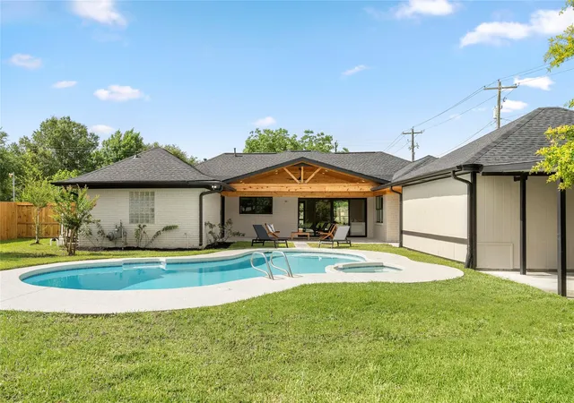 Homes for sale in League City, TX | 698 Orange Grove St, League City, TX 77573 | MLS# 4965681