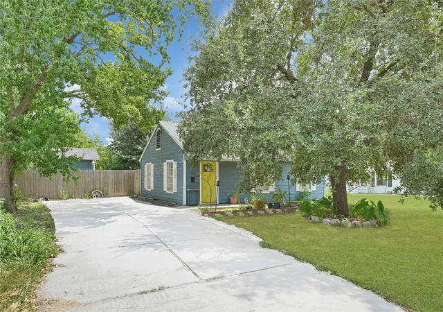 Photo 1 of Single family home for sale at 3607 De Leon St, Houston, TX 77087 | MLS# 9085976 | Listing updated on 2026-07-25
