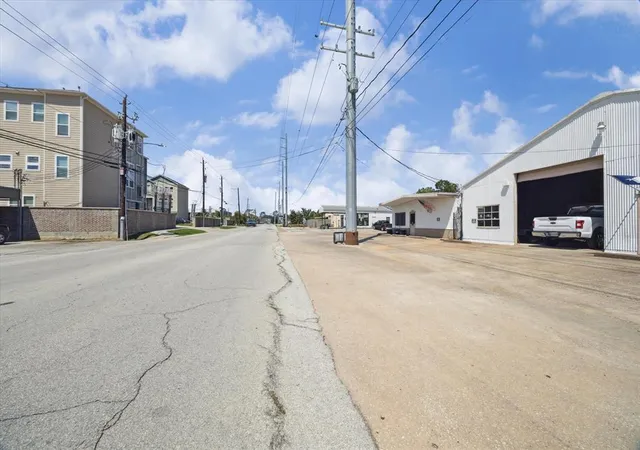 Photo 2 of Land for sale at 3506 Oak Forest Dr, Houston, TX 77018 | MLS# 76493473 | Listing updated on 2026-06-30