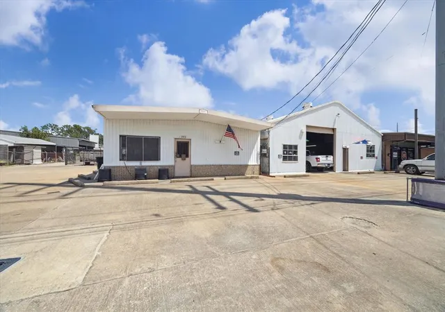 Photo 3 of Land for sale at 3506 Oak Forest Dr, Houston, TX 77018 | MLS# 76493473 | Listing updated on 2026-06-30