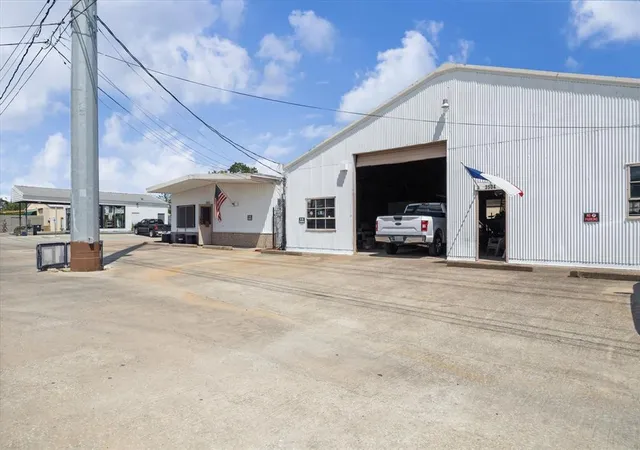 Photo 4 of Land for sale at 3506 Oak Forest Dr, Houston, TX 77018 | MLS# 76493473 | Listing updated on 2026-06-30