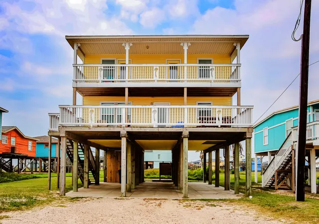 1st image of 104 Beach Dr, Freeport, TX 77541 | MLS# 87180783