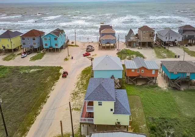 2nd image of 104 Beach Dr, Freeport, TX 77541 | MLS# 87180783