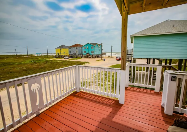Photo 4 of Sale Pending at 104 Beach Dr, Freeport, TX 77541 | MLS# 87180783 | Listing updated on 2026-09-17