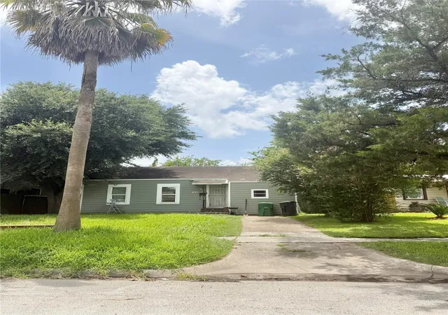Photo 1 of Sale Pending at 7030 Quince St, Houston, TX 77087 | MLS# 72843142 | Listing updated on 2026-09-03