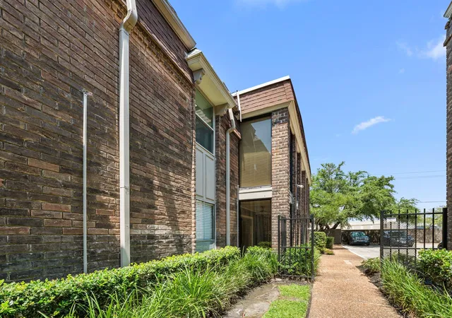 Photo 3 of Condo for sale at 7575 Katy Freeway #18, Houston, TX 77024 | MLS# 78267605 | Listing updated on 2026-09-08