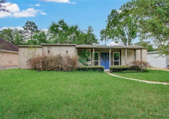 1st image of 5507 Braesvalley Dr, Houston, TX 77096 | MLS# 70130887