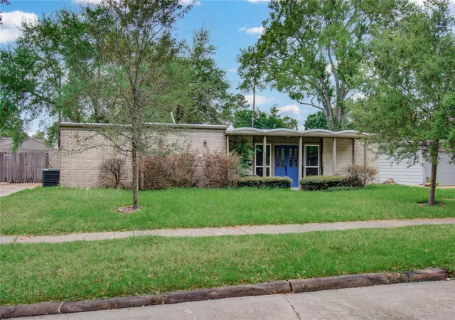 3rd image of 5507 Braesvalley Dr, Houston, TX 77096 | MLS# 70130887