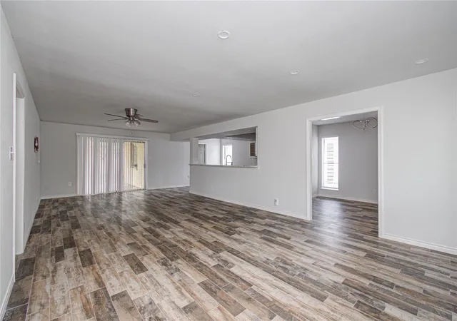 4th image of 5507 Braesvalley Dr, Houston, TX 77096 | MLS# 70130887