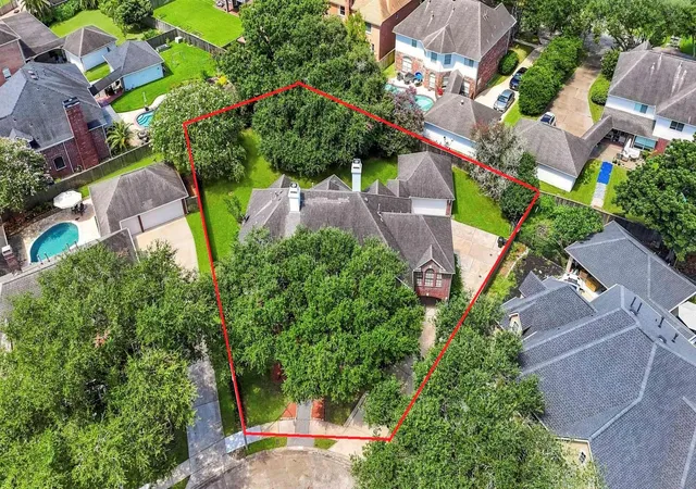 38th image of 16 Fosters Ct, Sugar Land, TX 77479 | MLS# 64822378