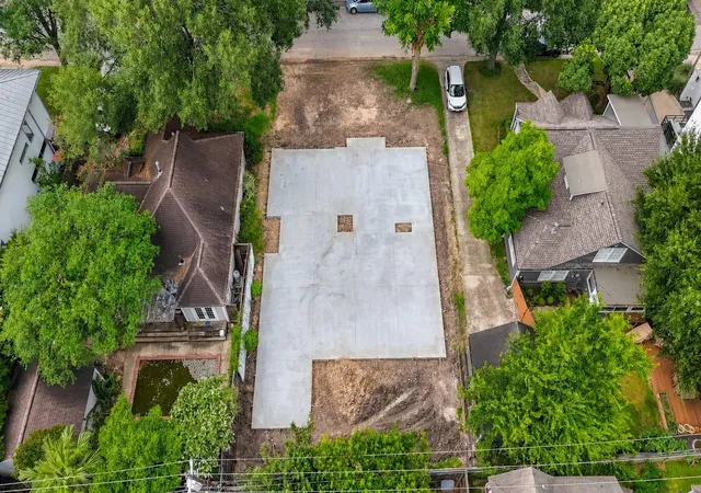 Photo 2 of Single family home for sale at 2336 Bartlett St, Houston, TX 77098 | MLS# 35587911 | Listing updated on 2026-08-14