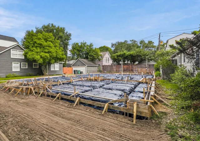 Photo 3 of Single family home for sale at 2336 Bartlett St, Houston, TX 77098 | MLS# 35587911 | Listing updated on 2026-08-14