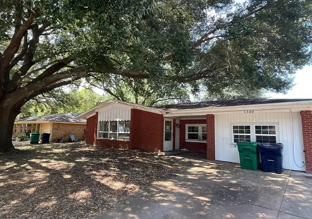 Photo 2 of Single family home for sale at 1300 Tom Dee St, Brenham, TX 77833 | MLS# 14569577 | Listing updated on 2026-08-30
