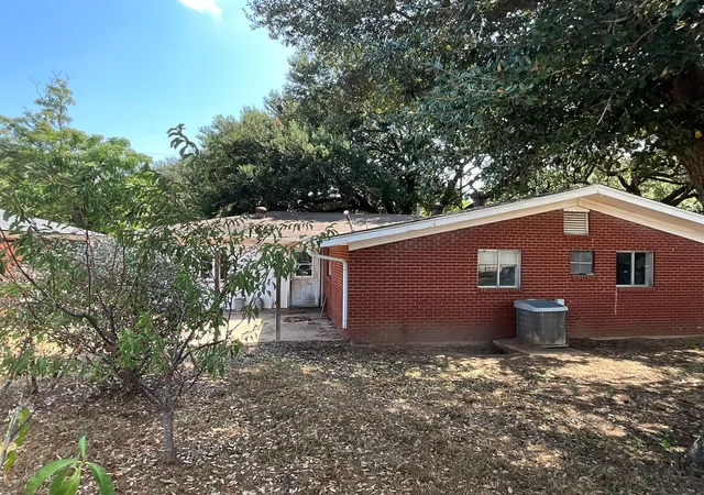 Photo 3 of Single family home for sale at 1300 Tom Dee St, Brenham, TX 77833 | MLS# 14569577 | Listing updated on 2026-08-30