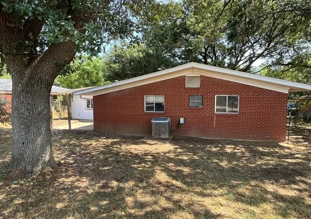 Photo 3 of Single family home for sale at 1300 Tom Dee St, Brenham, TX 77833 | MLS# 14569577 | Listing updated on 2026-08-30
