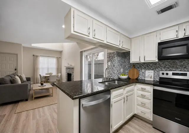 Photo 4 of Townhouse for sale at 1829 Augusta Dr #19, Houston, TX 77057 | MLS# 79824528 | Listing updated on 2026-09-19