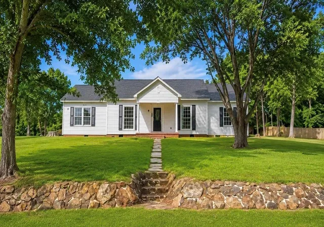 1st image of 823 8th St, Cushing, TX 75760 | MLS# 10760088