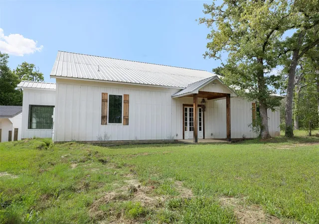 3rd image of 306 Tanglewood Ln, Somerville, TX 77879 | MLS# 95966161