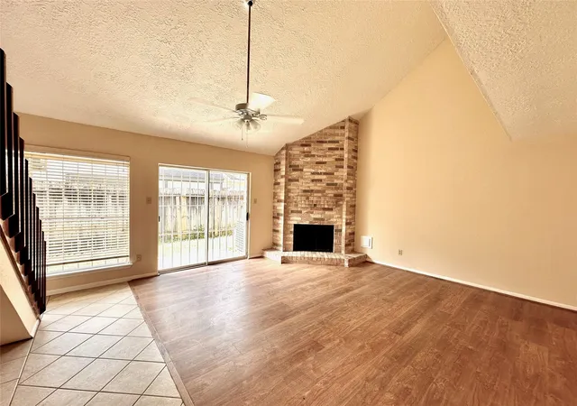 3rd image of 6437 Chatham Island Ln, Houston, TX 77035 | MLS# 29971710