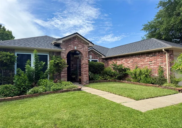 Homes for sale in League City, TX | 403 Stockbridge Ln, League City, TX 77539 | MLS# 58962246