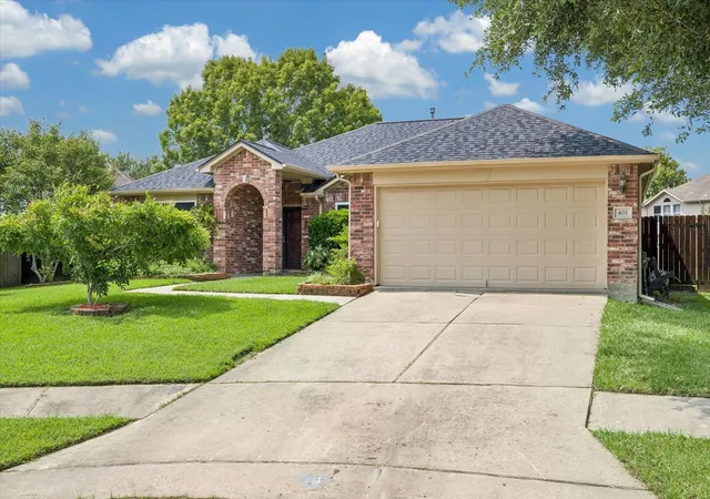 Homes for sale in League City, TX | 403 Stockbridge Ln, League City, TX 77539 | MLS# 58962246