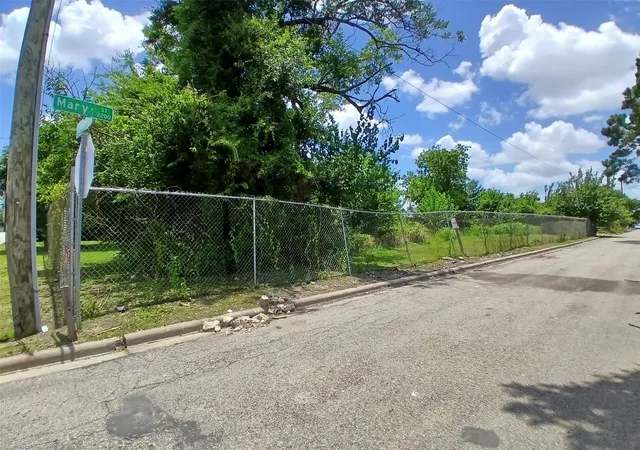 4th image of 0 Lee St, Houston, TX 77026 | MLS# 84905751