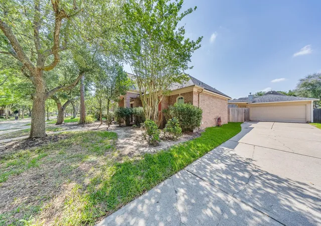 3rd image of 4314 N Pine Brook Wy, Houston, TX 77059 | MLS# 23455422