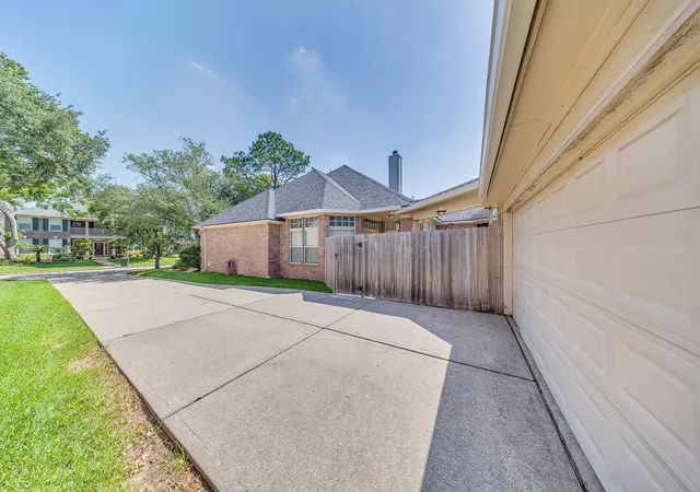5th image of 4314 N Pine Brook Wy, Houston, TX 77059 | MLS# 23455422