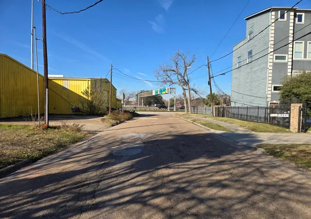 9th image of 405 Eichwurzel Ln, Houston, TX 77009 | MLS# 70638189