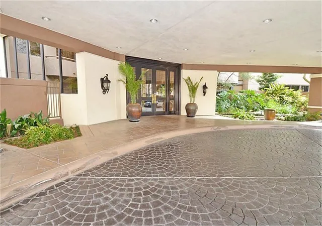 Photo 2 of Condo for sale at 3525 Sage Rd #706, Houston, TX 77056 | MLS# 81627181 | Listing updated on 2026-07-03