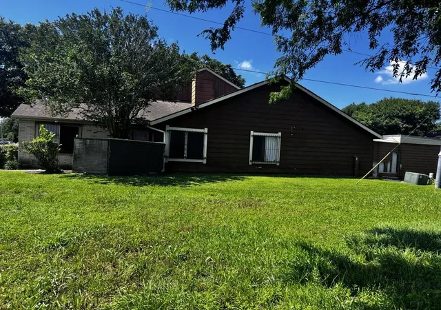 Photo 2 of Townhouse for sale at 8494 Dairy View Ln, Houston, TX 77072 | MLS# 2577134 | Listing updated on 2025-09-20