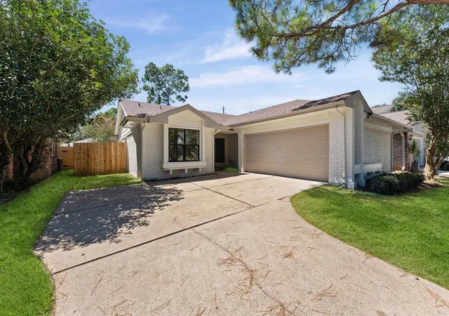 3rd image of 12823 Ashford Hills Dr Dr, Houston, TX 77077 | MLS# 52685890