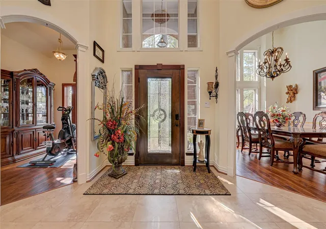 2nd image of 715 Somerset St, Conroe, TX 77302 | MLS# 32437055