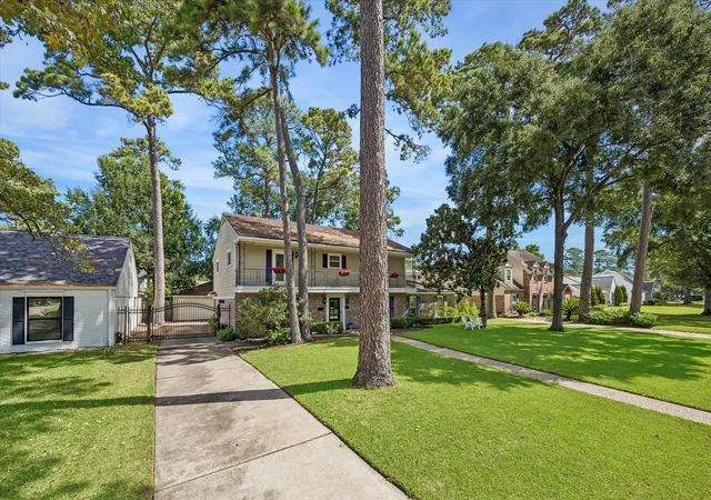 Photo 3 of Sale Pending at 13926 Perthshire Rd, Houston, TX 77079 | MLS# 90674968 | Listing updated on 2026-09-21