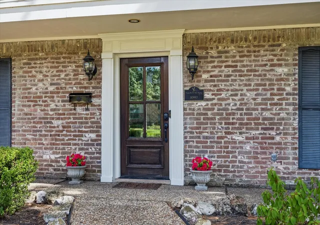 Photo 3 of Sale Pending at 13926 Perthshire Rd, Houston, TX 77079 | MLS# 90674968 | Listing updated on 2026-09-21