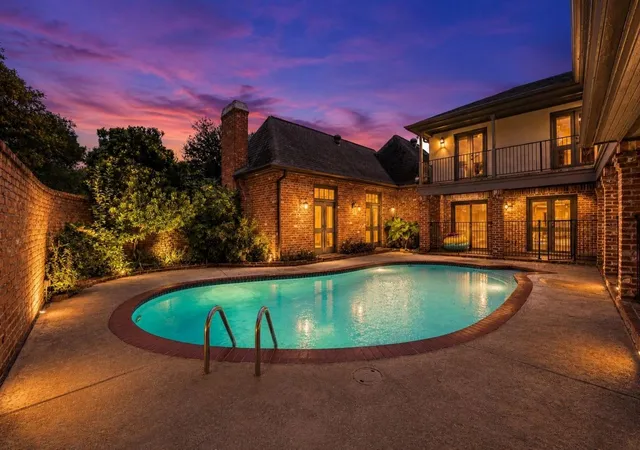 Photo 2 of Sale Pending at 404 Bayou Cvs Ct, Houston, TX 77042 | MLS# 91411135 | Listing updated on 2026-09-05