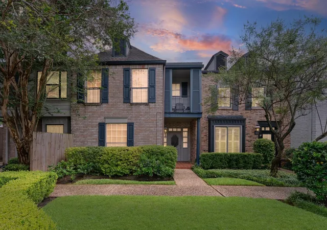 Townhouse for sale at 3804 Lake St, Houston, TX 77098 | MLS# 48201109