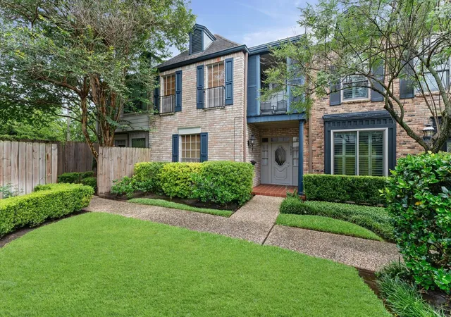 Photo 3 of Townhouse for sale at 3804 Lake St, Houston, TX 77098 | MLS# 48201109 | Listing updated on 2026-09-16