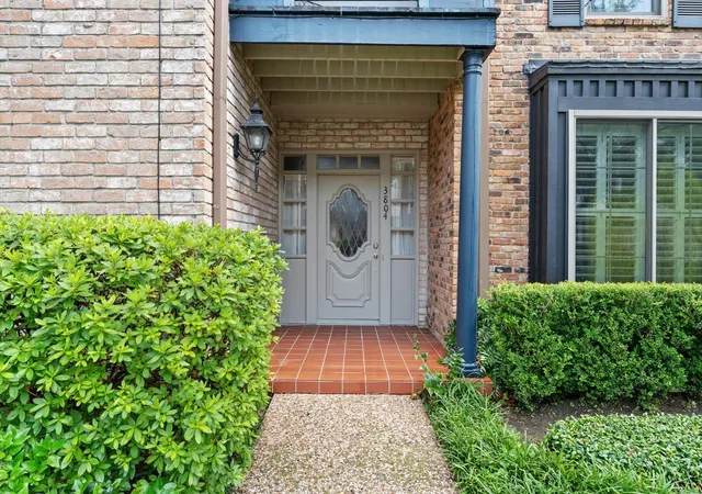 Photo 3 of Townhouse for sale at 3804 Lake St, Houston, TX 77098 | MLS# 48201109 | Listing updated on 2026-09-16